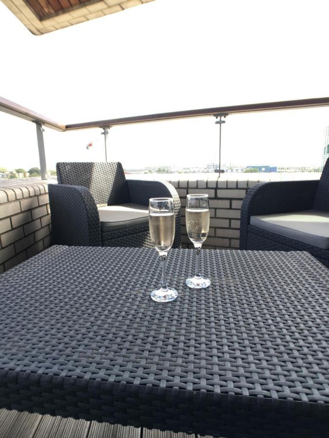 Luxury 2 Bed Penthouse Apartment Near Station London Exterior photo