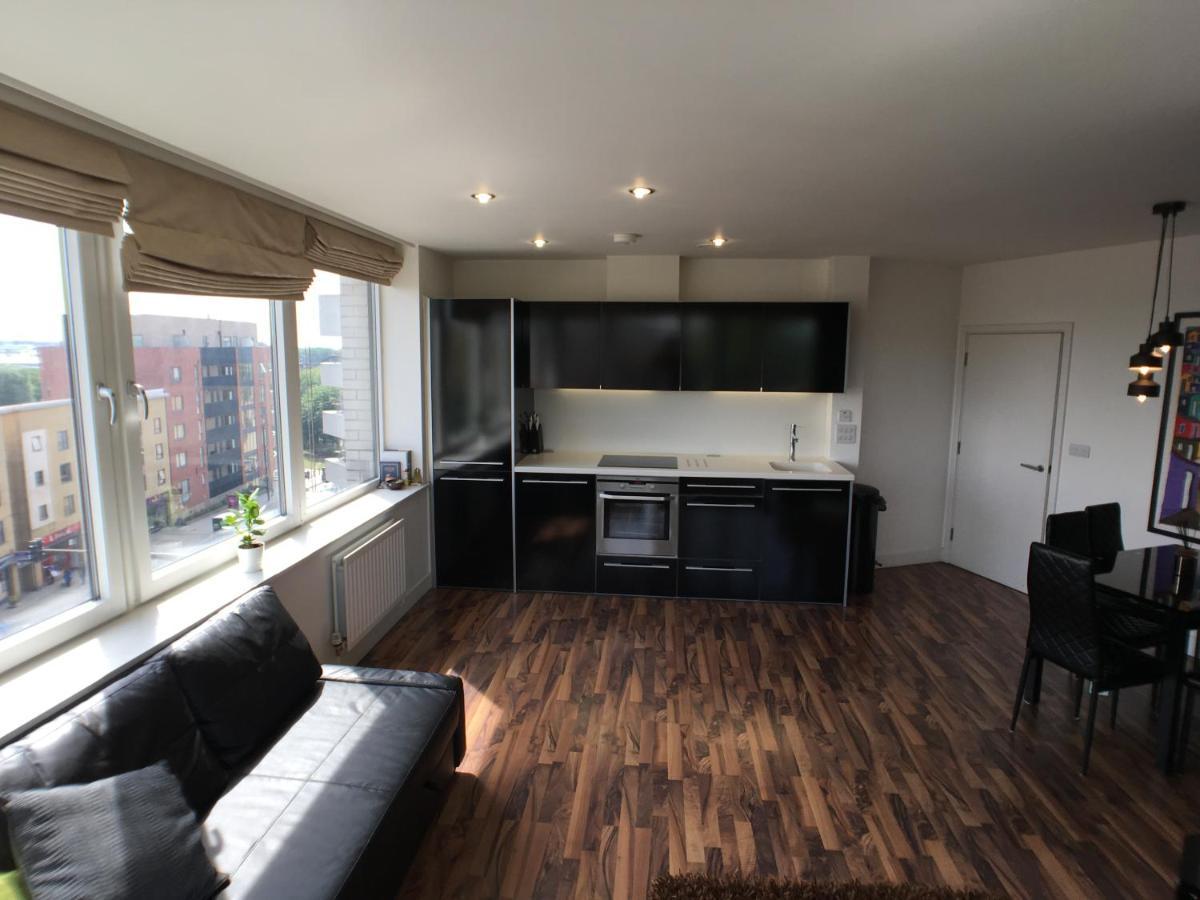 Luxury 2 Bed Penthouse Apartment Near Station London Exterior photo